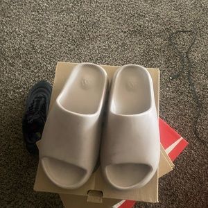 Yeezy slide size 6